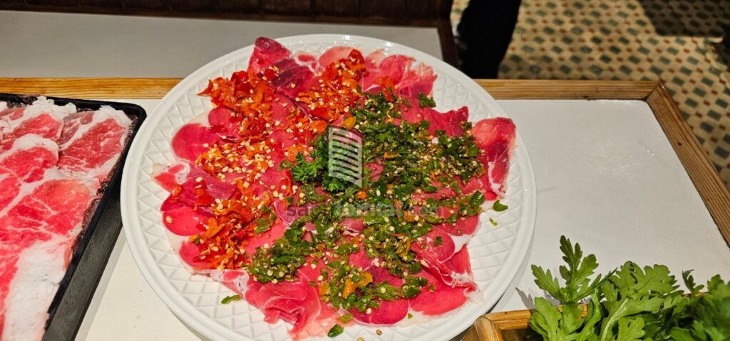 Một đĩa bò toàn ớt...