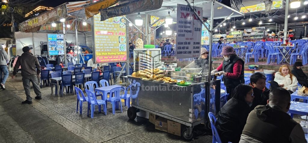 Bạn làm một cốc sữa nóng và bánh tiêu với mình chứ?