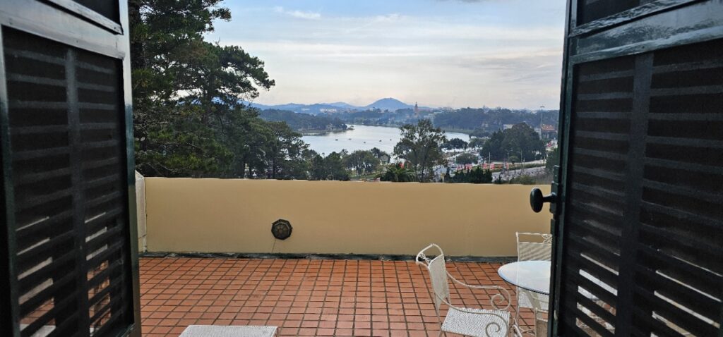 Phòng ở Đà Lạt Palace có view thẳng Hồ Xuân Hương