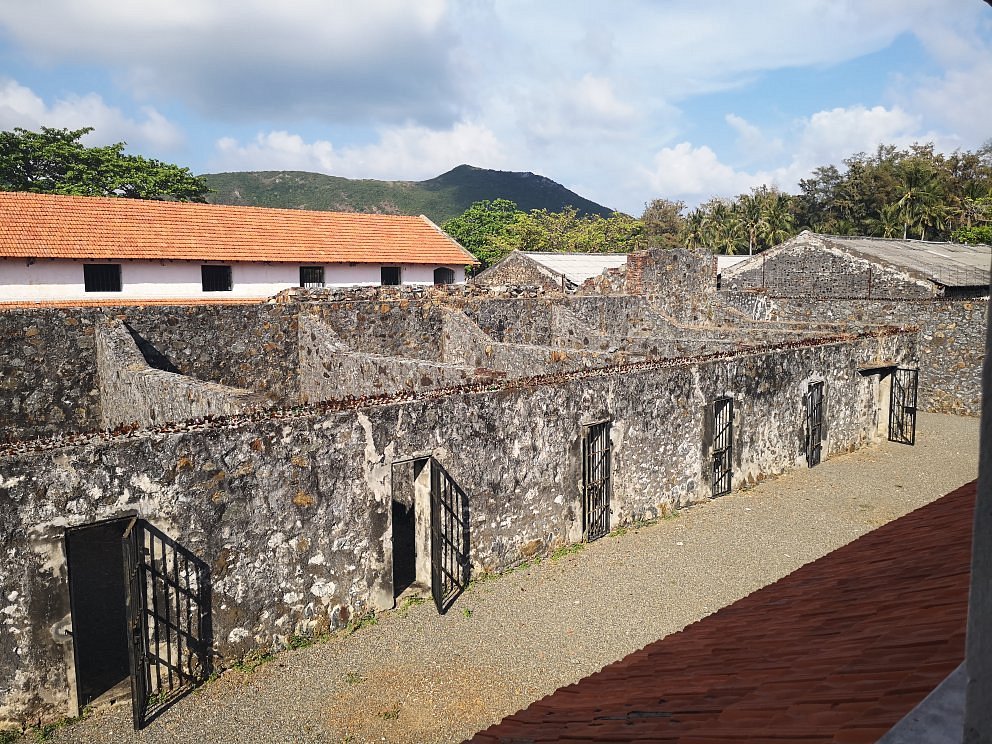 Các buồng giam tại nhà tù Côn Đảo