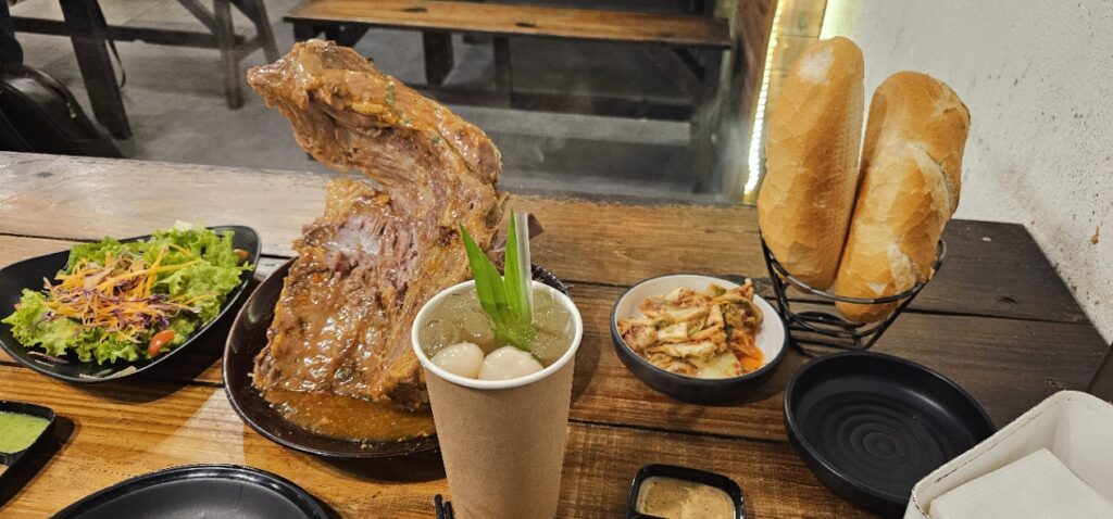 Khẩu phần ăn khổng lồ cho 2 người...