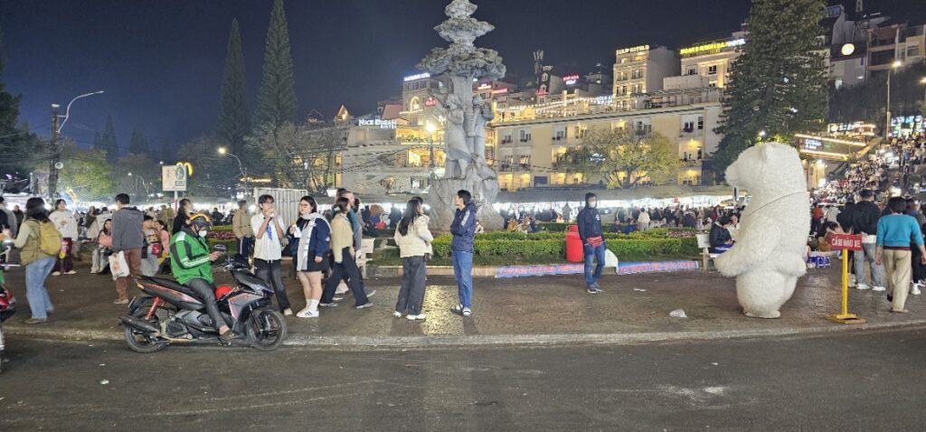 Chợ đêm Đà Lạt