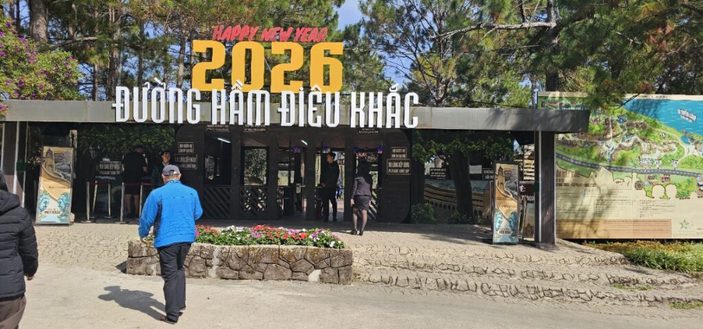 Đường Hầm Điêu Khắc