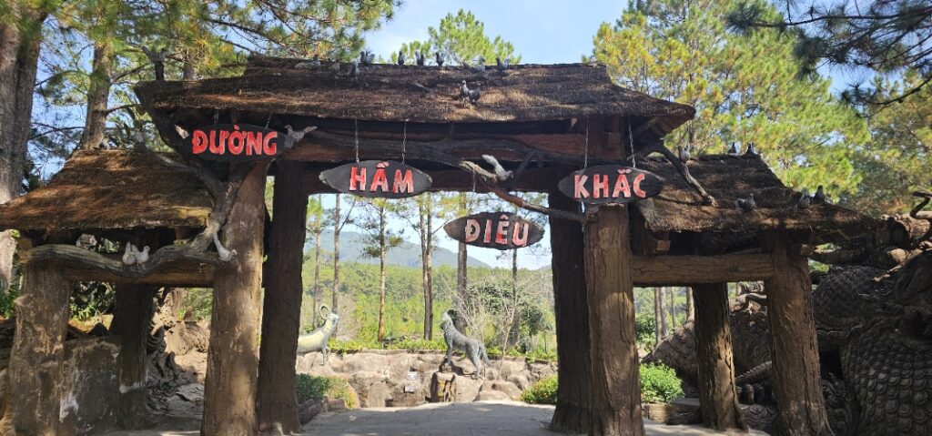 Gọi là đường hầm nhưng mình chưa thấy cái đường hầm nào cả???