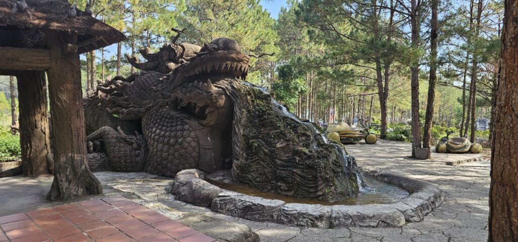 Tượng rồng phun nước