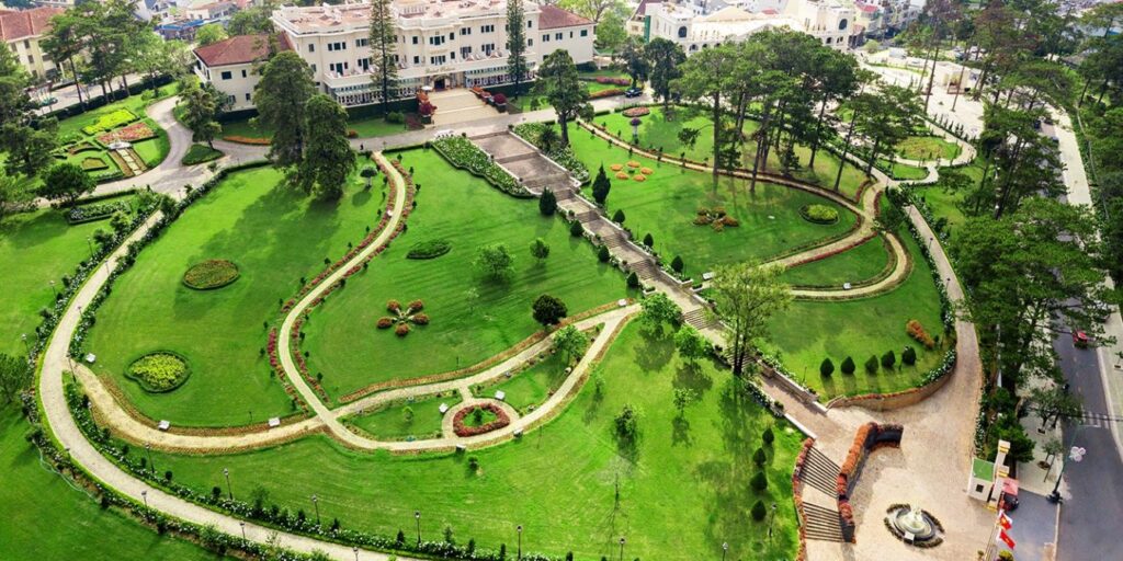Dalat Palace nhìn từ trên cao