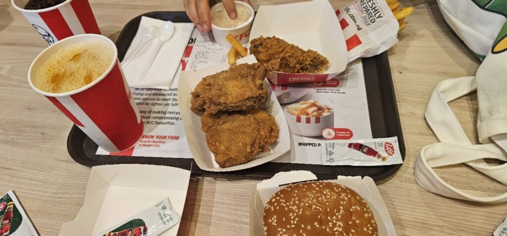 Bữa trưa KFC 32 SGD tại Singapore Zoo