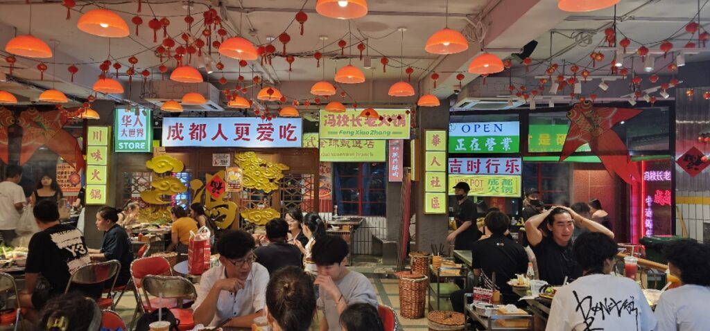 Không gian quán lẩu Feng Xiao Zhang - cái quán mà mọi người nói rằng Hadilao chỉ còn là cái tên