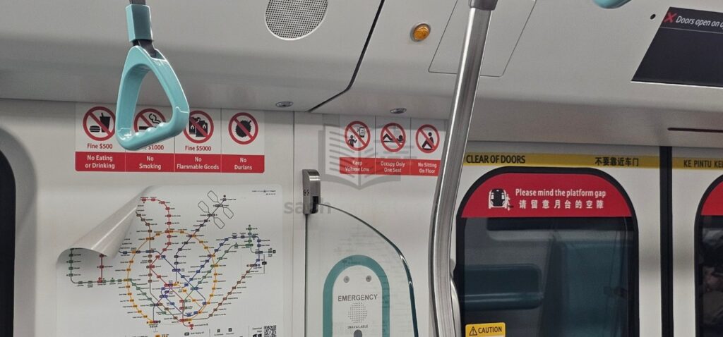 Singapore phạt rất nặng các hành vi bất lịch sự trên MRT