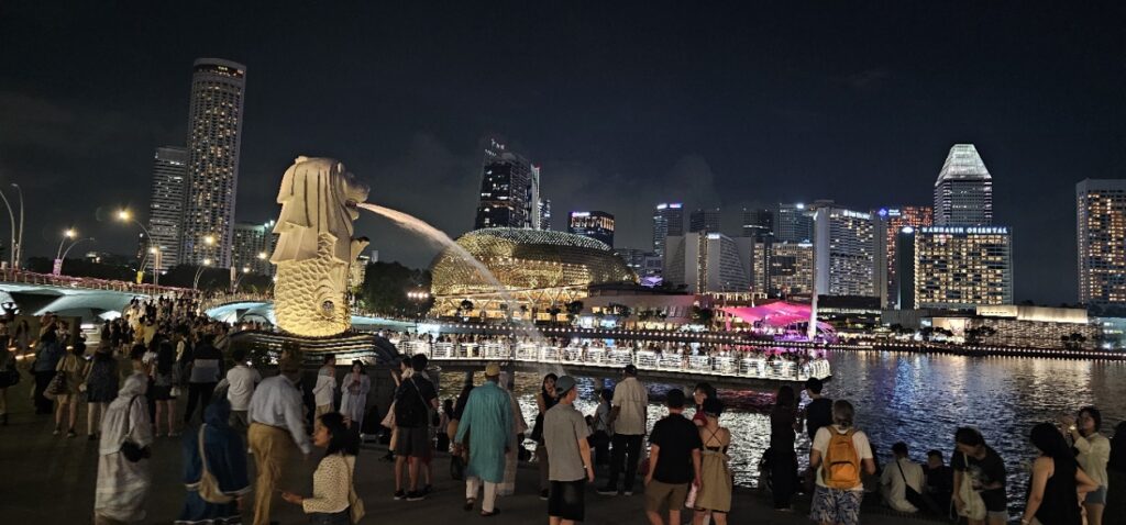 Tượng Sư Tử mình cá - biểu tượng của Singapore