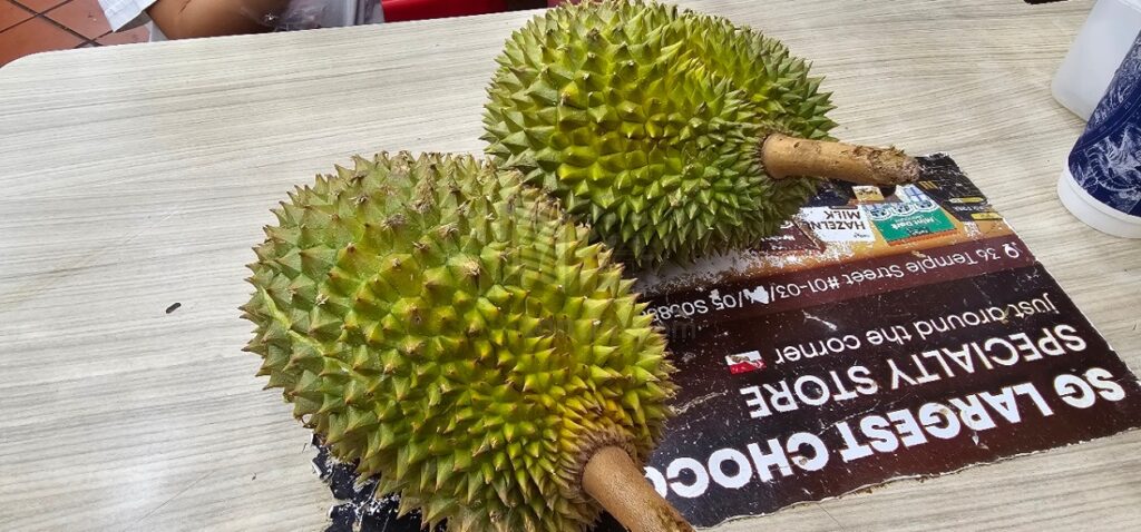 10 SGD cho 1 quả sầu riêng nhỏ